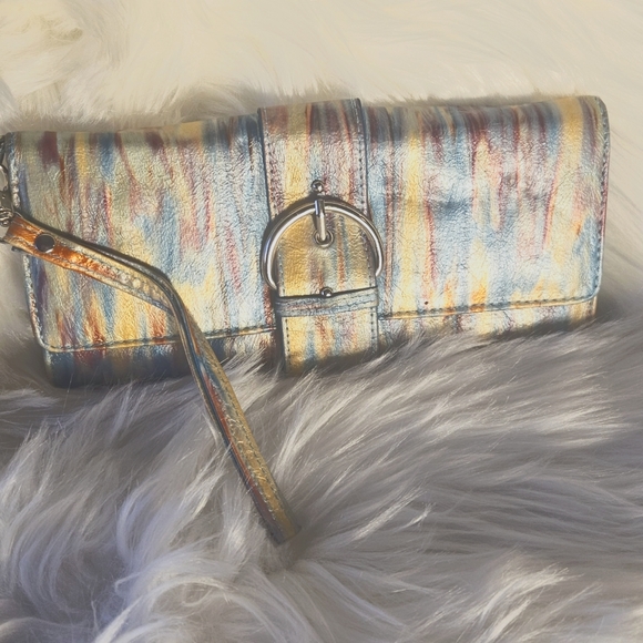 MUNDI Watercolor Wristlet - Picture 5 of 6